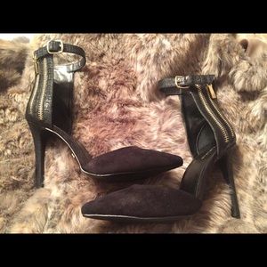 ⬇️Price Drop⬇️ ✨BEBE Black Suede and Leather Pumps